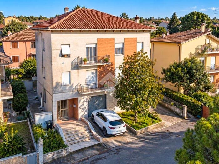Casa con 6 locali in vendita in Via Mercantini, Centro, Monte Urano