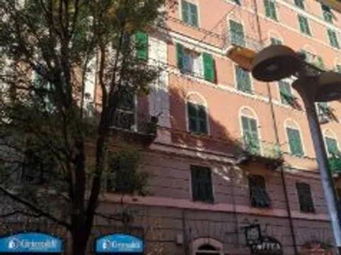 Appartamento quadrilocale in vendita in Via Germano Jori, Certosa, Genova