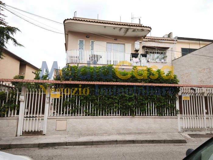 Appartamento quadrilocale in vendita in Via Silvio Pellico, Frignano
