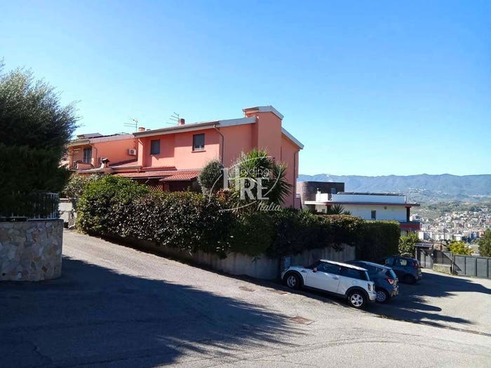 Casa con 5 locali in vendita in Via della Resistenza, Zumpano
