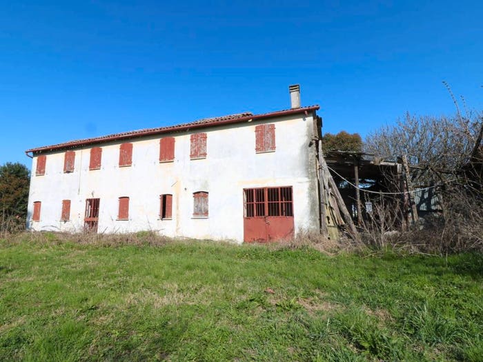 Casa con 6 locali in vendita in Via Novembre, Centro, Fossò