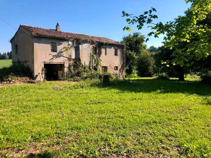Casa con 6 locali in vendita in Camerano