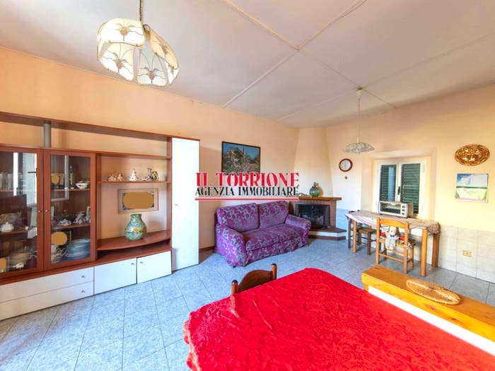 Casa quadrilocale in vendita in Via Settembre, Centro, Pescia