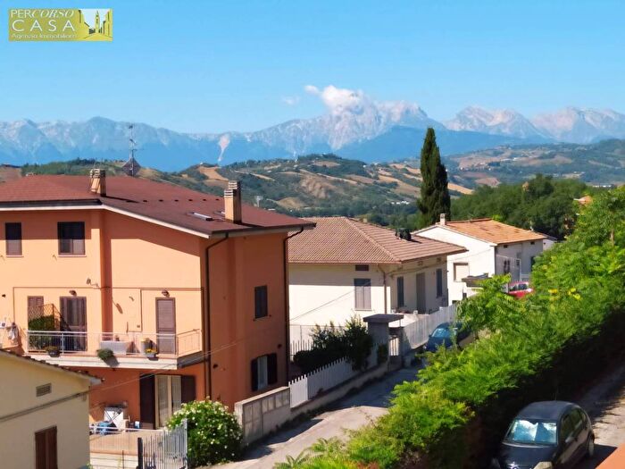 Appartamento con 5 locali in vendita in Via Ferdinando Ranalli, Nepezzano, Teramo