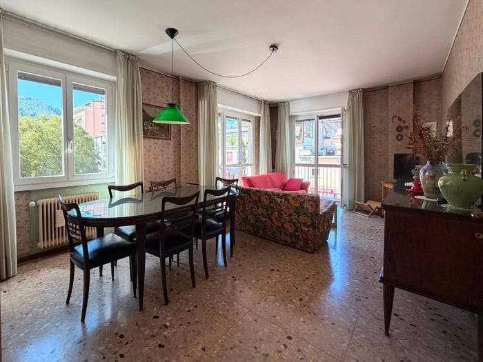Appartamento quadrilocale in vendita in Viale Stelvio, Centro, Morbegno