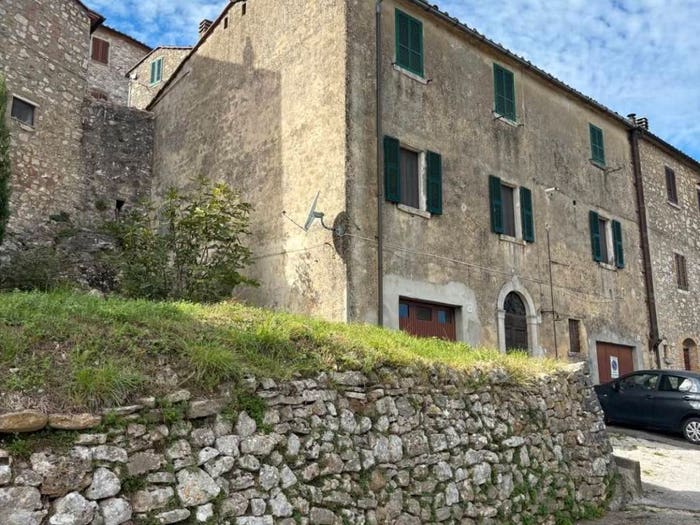 Appartamento trilocale in vendita in Via del Roccone, Centro, Semproniano