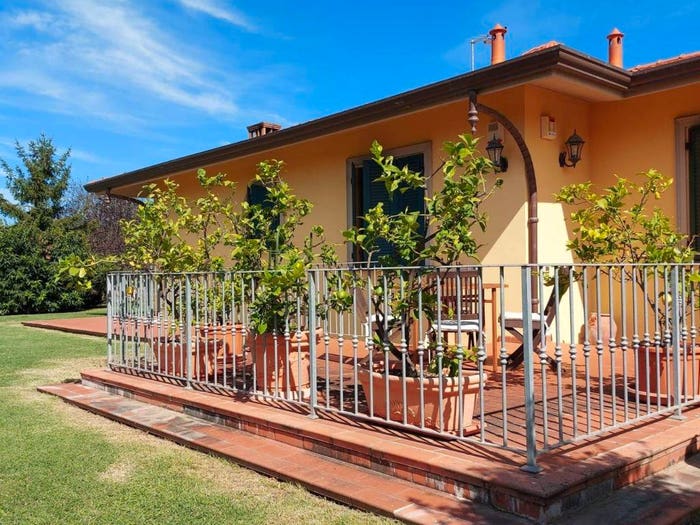 Casa con 6 locali in vendita in Centro, Massa
