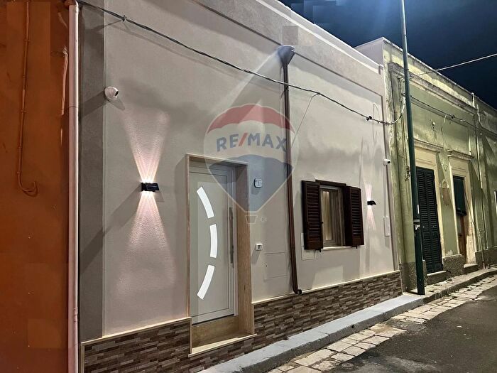 Appartamento trilocale in vendita in Via Savoia, Guagnano