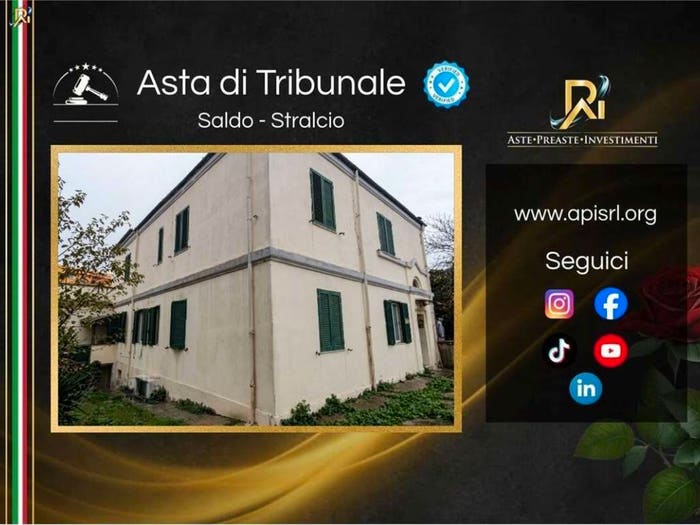Appartamento con 5 locali in vendita in Via Pergolesi L, Piano Stazione, Ancona