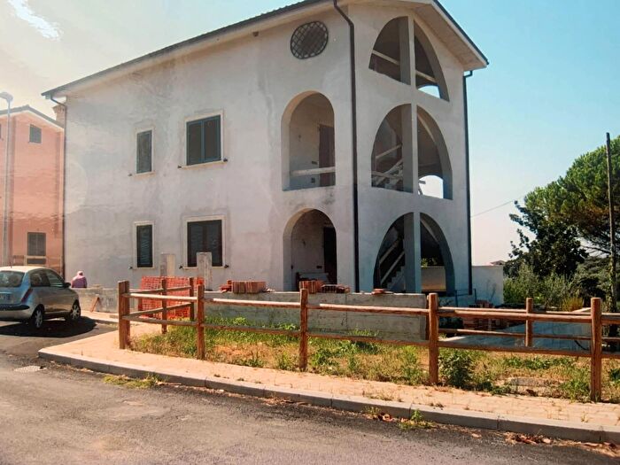 Casa con 8 locali in vendita in Via Quinto Veranio Sabino, Fara In Sabina