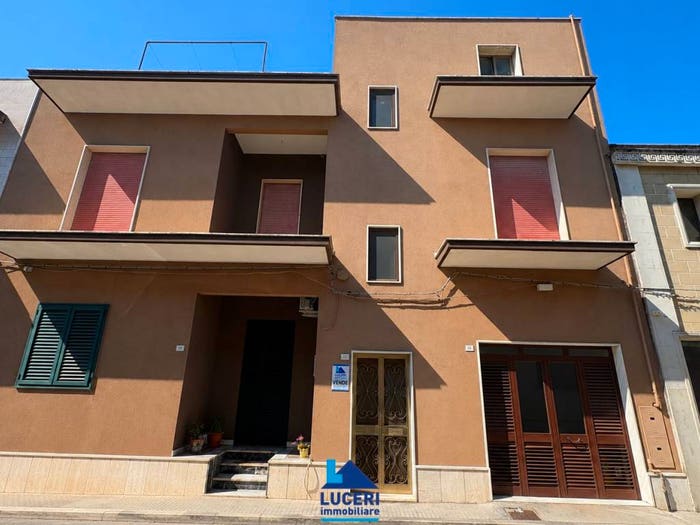 Appartamento con 5 locali in vendita in Via Giuseppe Pinelli, Centro, Galatone