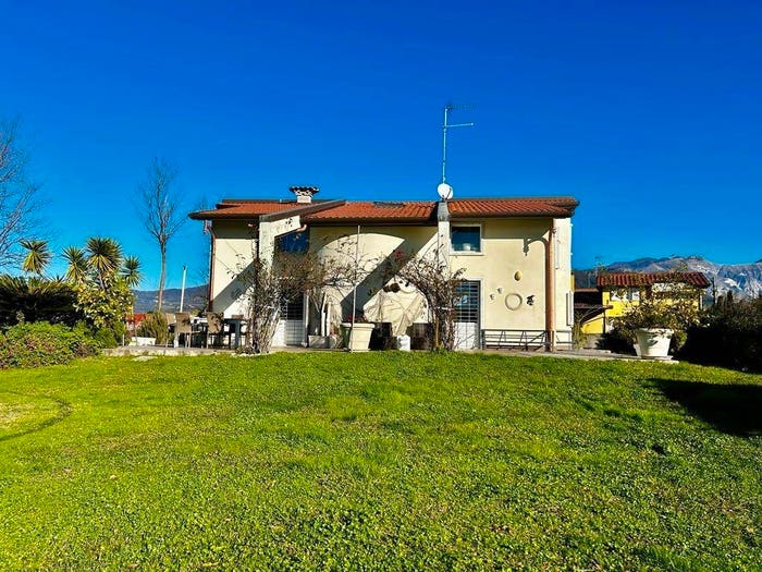 Casa con 6 locali in vendita in Marina di Carrara, Carrara