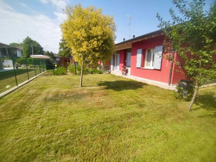 Casa quadrilocale in vendita in Via dei Gerani, Centro, Castelverde