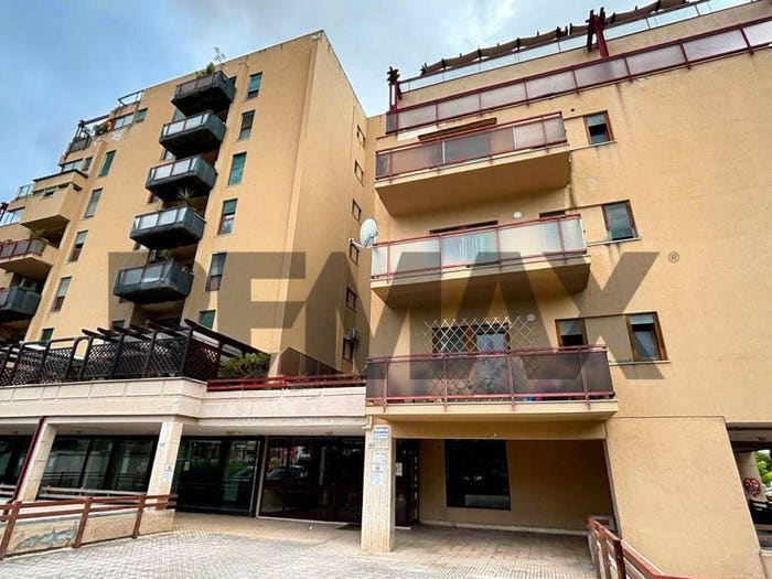 Appartamento con 5 locali in vendita in Via Città di Palermo, Centro, Bagheria