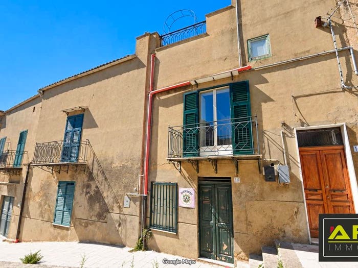 Casa con 6 locali in vendita in Via Guglielmo Marconi, Canicattì