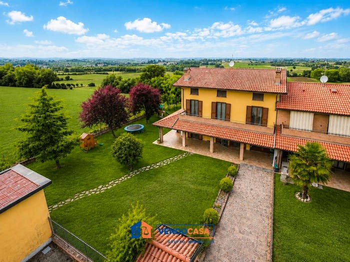 Casa con 6 locali in vendita in Frazione Lavezzole, San Damiano d'Asti
