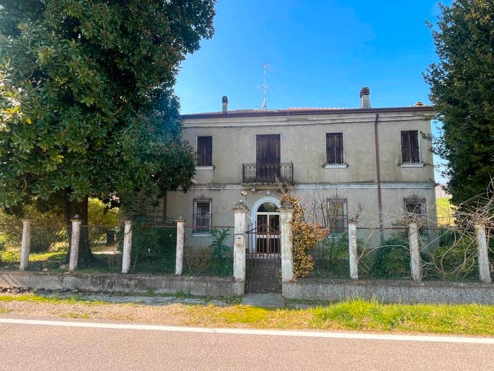 Casa con 6 locali in vendita in Serravalle, Riva del Po