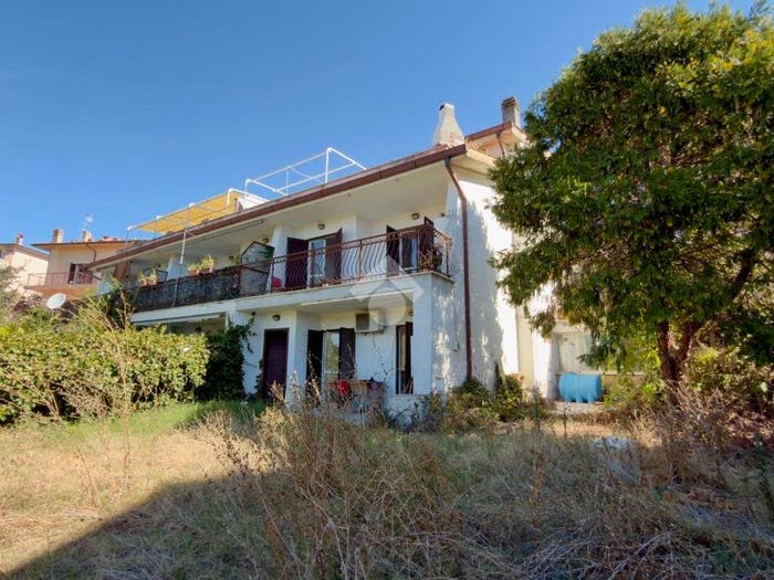 Casa trilocale in vendita in Via monte funicolo, Centro, Castelnuovo di Porto