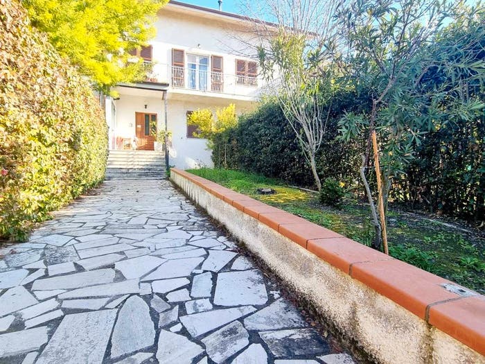 Casa con 5 locali in vendita in Camerano
