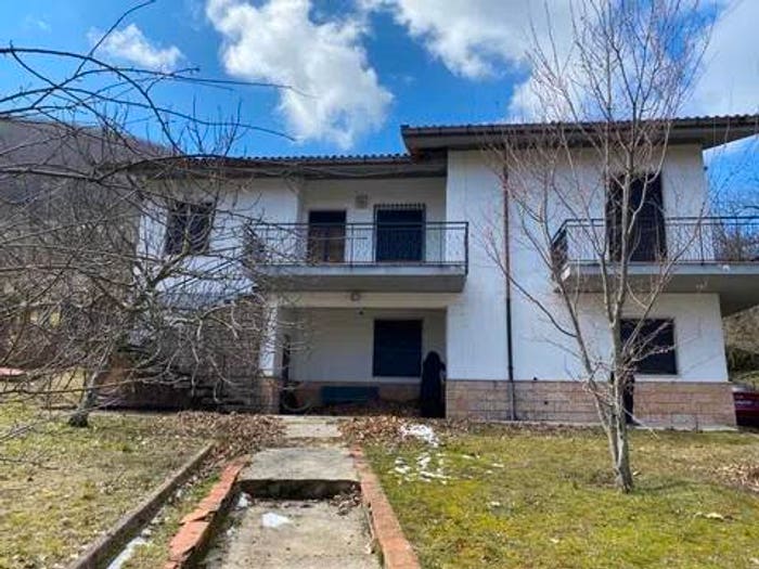 Casa con 6 locali in vendita in Via Cortepiana No Number, Roccamonfina