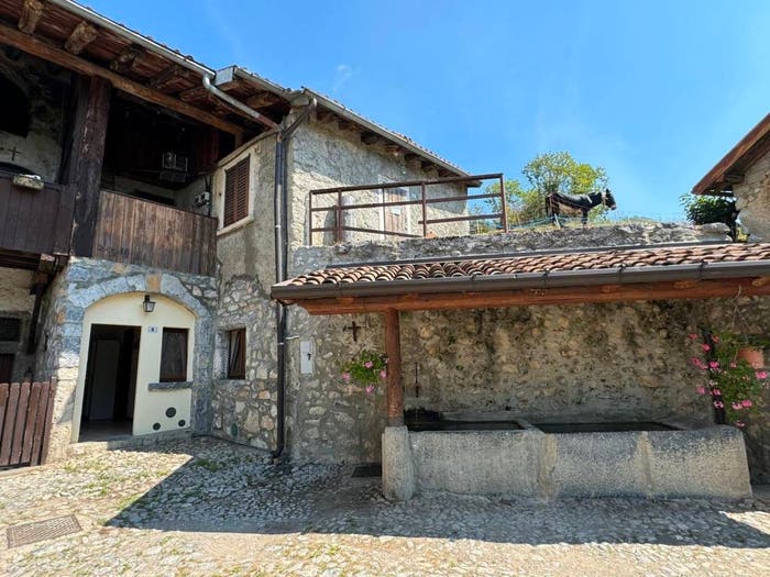 Casa con 6 locali in vendita in Dosso, Oltressenda Alta