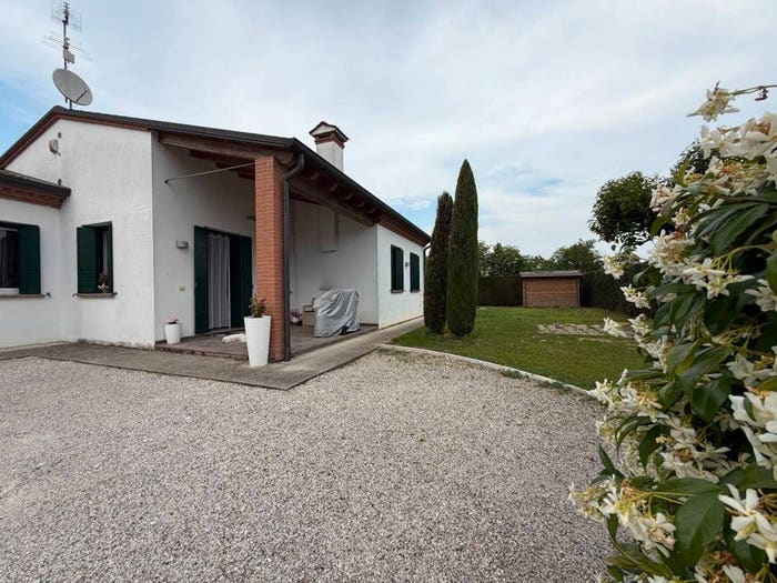 Casa con 6 locali in vendita in Via Piazzola, Frazioni di Camisano Vicentino, Camisano Vicentino
