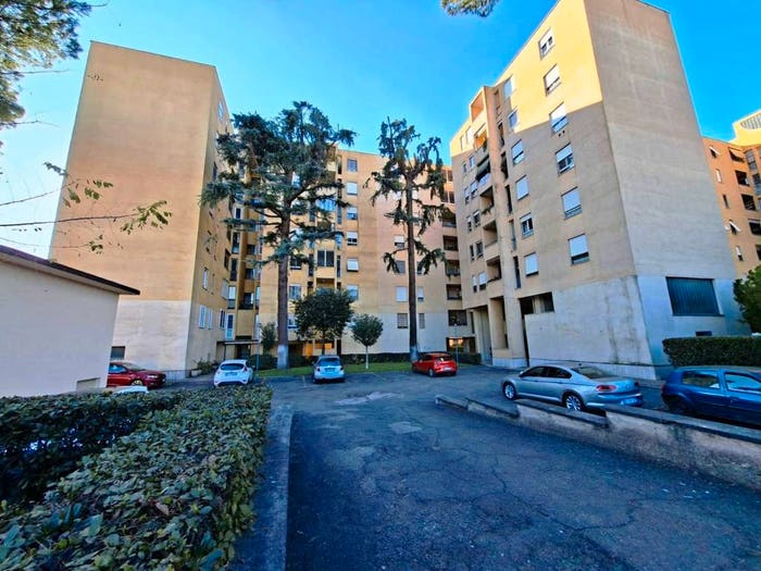Appartamento quadrilocale in vendita in Appio Claudio Statuario, Roma