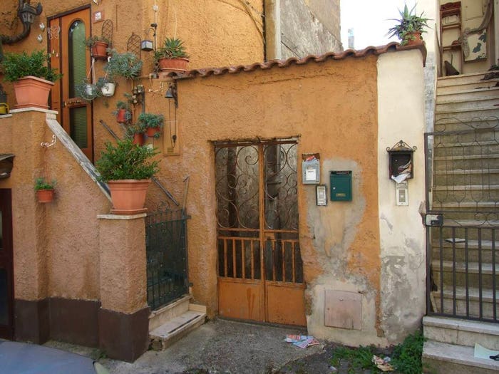 Appartamento bilocale in vendita in Via Tor di Floridi, Centro, Nepi