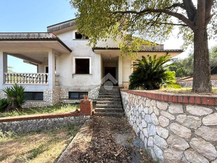 Casa quadrilocale in vendita in Via Madonna della Delibera, Priverno