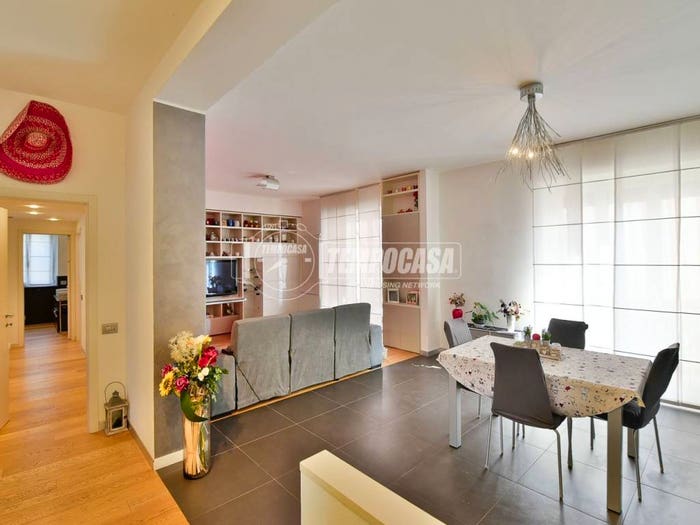Appartamento quadrilocale in vendita in Via della Resistenza, Lipomo