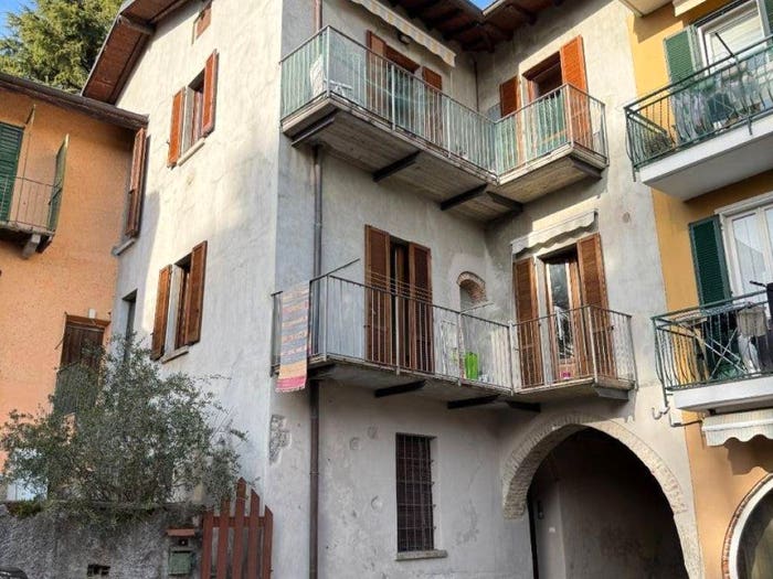 Appartamento con 5 locali in vendita in Via San Maurizio, Centro, Erba