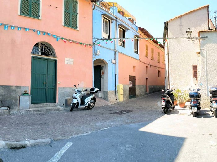 Casa con 6 locali in vendita in Vicolo Novella, Borgo Sant'Agata Borgo d'Oneglia Costa d'Oneglia, Imperia