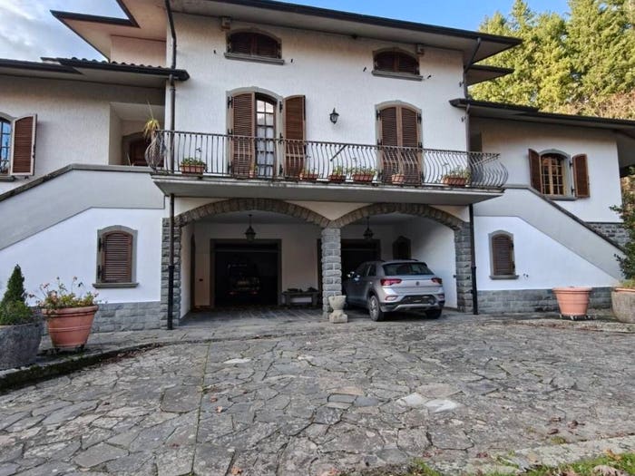 Casa con 6 locali in vendita in Via Val d'Enza, Licciana Nardi