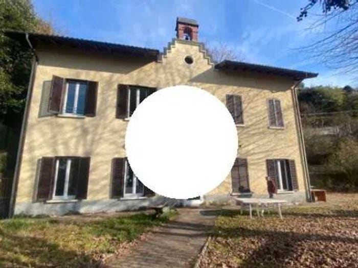 Casa con 6 locali in vendita in Via Asilo, Colmegna, Luino