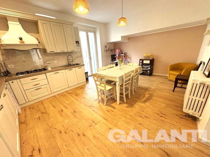 Casa con 5 locali in vendita in Via Don Minzoni, Centro, Rufina