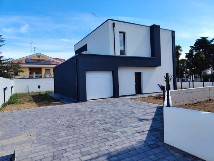 Casa quadrilocale in vendita in Viale San Martino, San Martino Bassa, Città Sant'Angelo