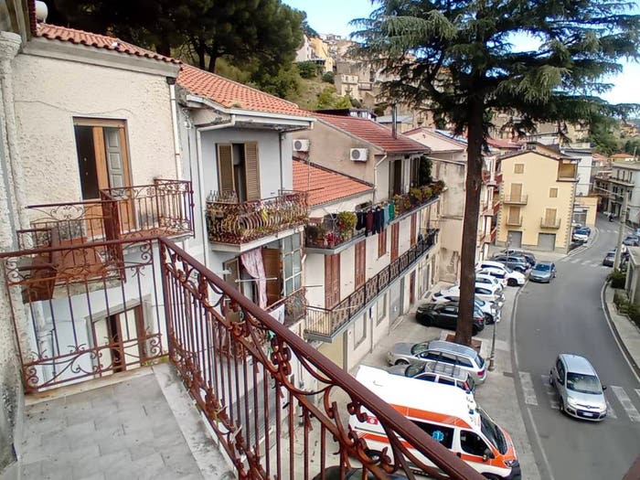 Appartamento quadrilocale in vendita in Via G Algeri, Ucria