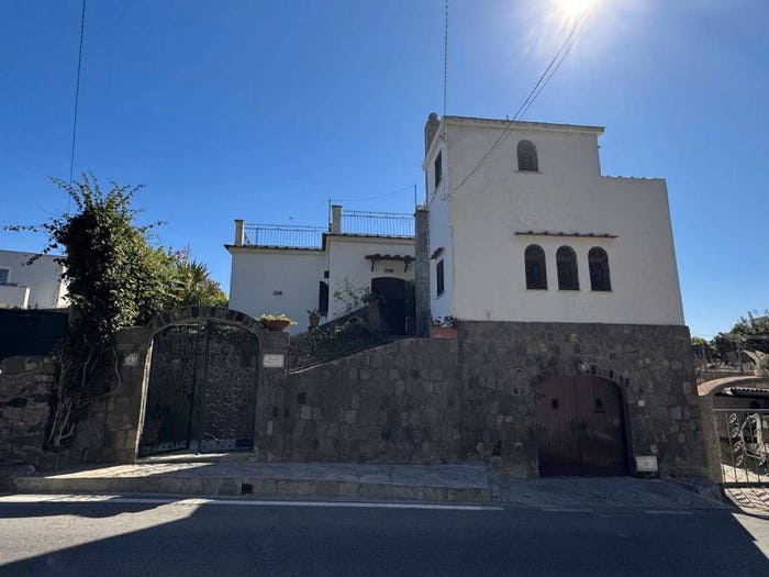 Casa con 6 locali in vendita in Via Provinciale Duca degli Abruzzi, Barano d'Ischia