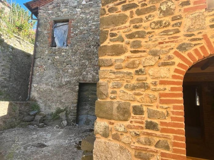 Casa con 6 locali in vendita in V Roma, Centro, Pescaglia