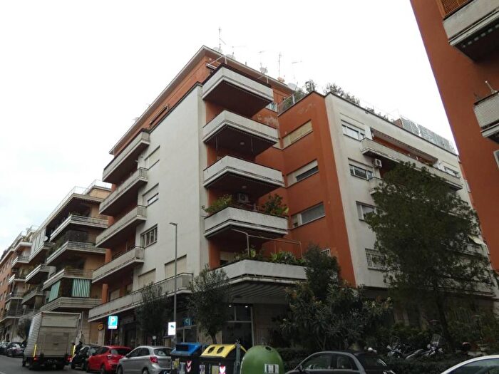 Appartamento con 5 locali in vendita in Via Ugo De Carolis, Balduina, Roma