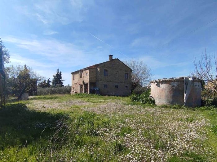 Casa con 6 locali in vendita in Sambucheto, Recanati