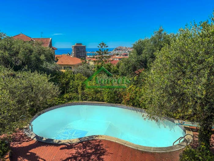 Casa con 6 locali in vendita in Zona Cascine, Oneglia, Imperia