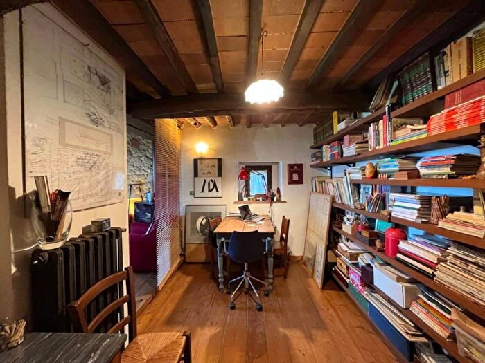 Casa in vendita in Piazza Lazzaro Papi, Castelli Pescia Nord, Pescia
