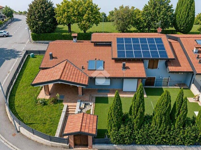 Casa con 6 locali in vendita in via Carlo Alberto Dalla Chiesa, Centro, Trenzano