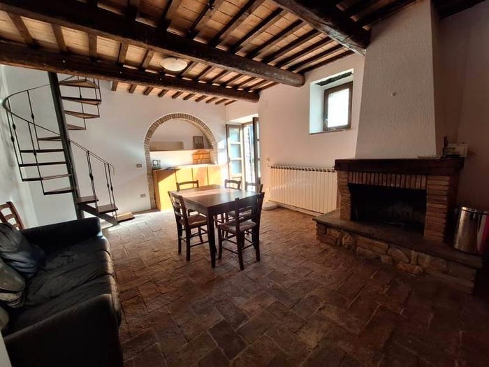 Casa con 6 locali in vendita in Sefro
