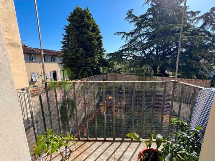 Appartamento con 6 locali in vendita in Via Santa Gemma, Piazza Anfiteatro Torre Guinigi, Lucca