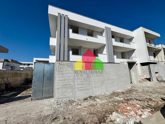 Casa con 5 locali in vendita in Via Corrado, Parete