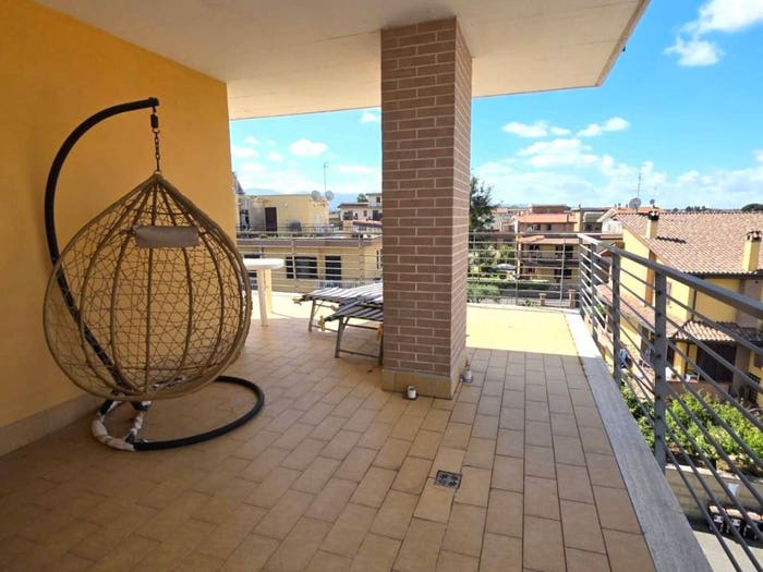 Appartamento trilocale in vendita in Via Avola, Borghesiana, Roma