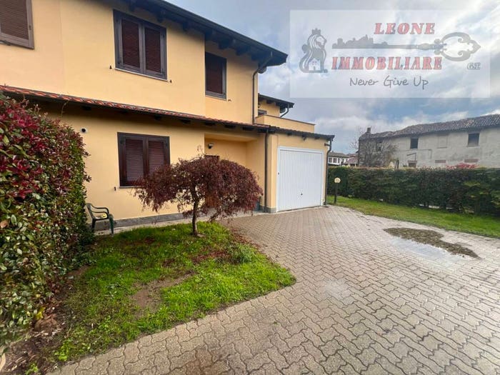 Casa quadrilocale in vendita in Via Glicine, Landriano