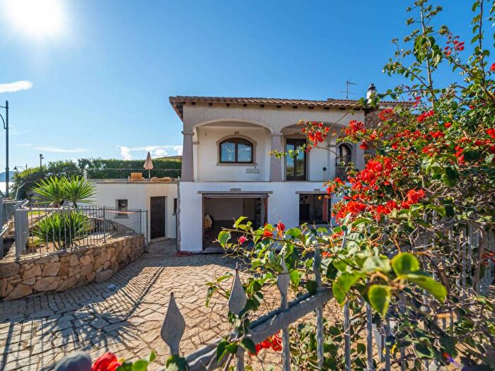 Casa con 6 locali in vendita in Viale Pittulongu, Pittulongu, Olbia